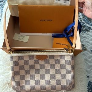 Louis. Vuitton double zip pouchette